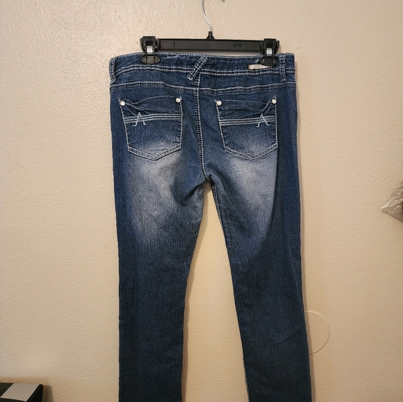 Woman's Ripped Jeans - Picture 4 of 10